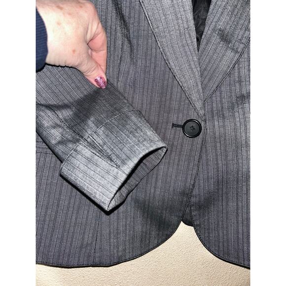 Isabella DeMarco Tahari Business Pin Stripe Single Button Notched Lapel Blazez - Picture 4 of 8